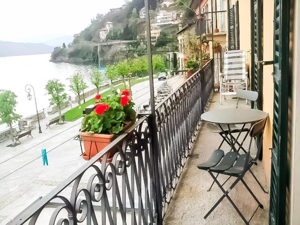 Piazzetta Lago Cannobio Exteriör bild